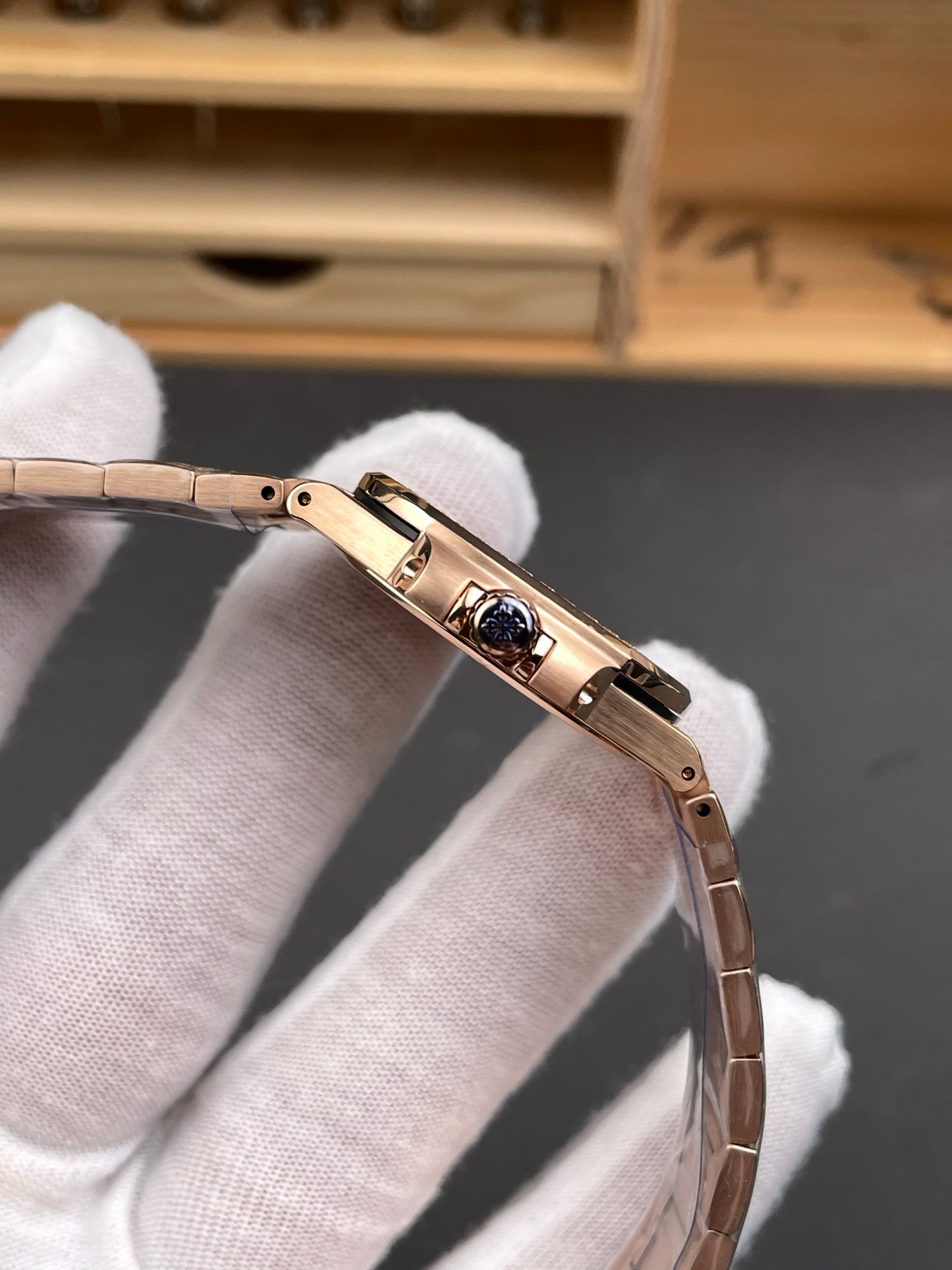 Patek Philippe Ladies’ Nautilus 7010/1R-013 – Rose Gold, Purple Dial, Diamond-Set Bezel