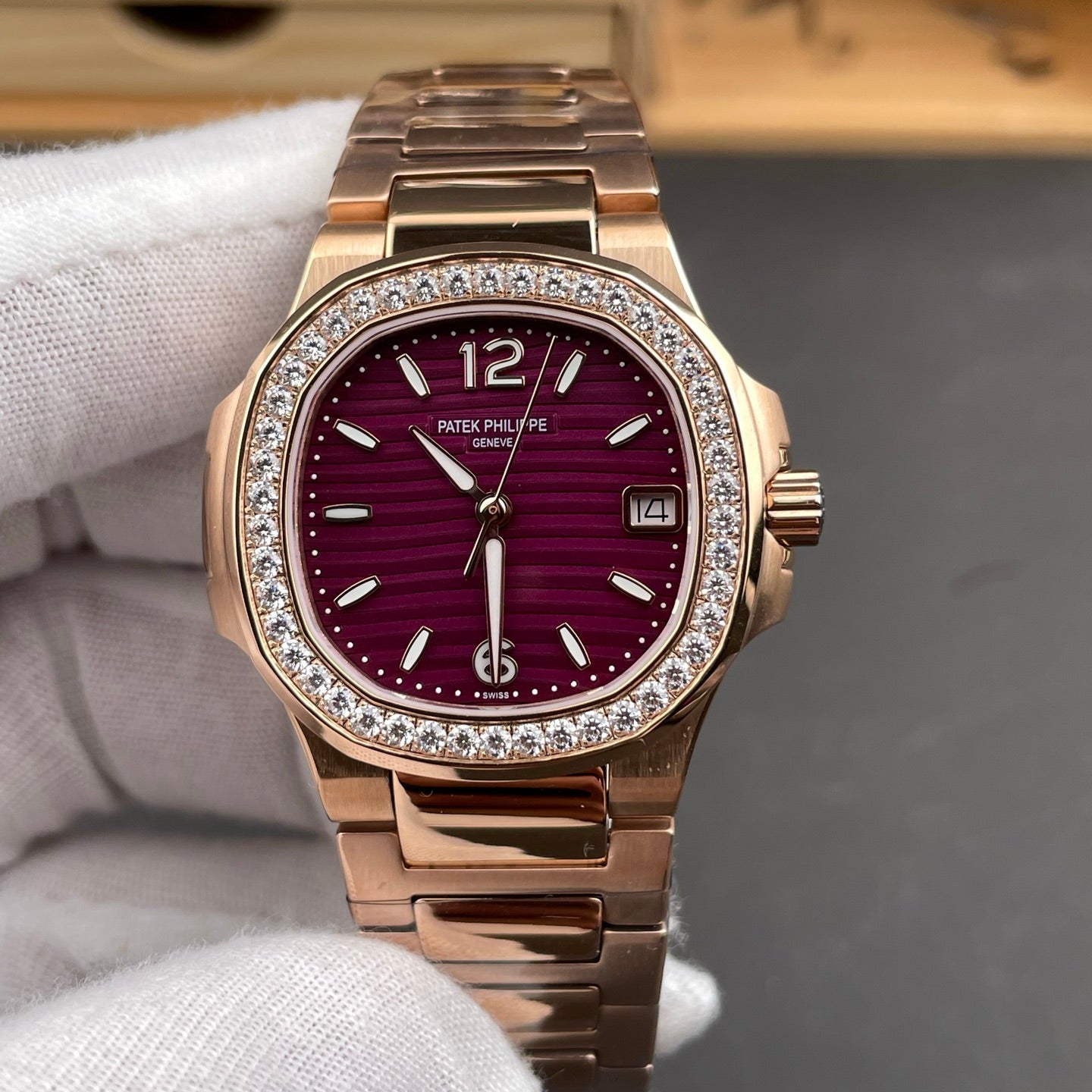 Patek Philippe Ladies’ Nautilus 7010/1R-013 – Rose Gold, Purple Dial, Diamond-Set Bezel
