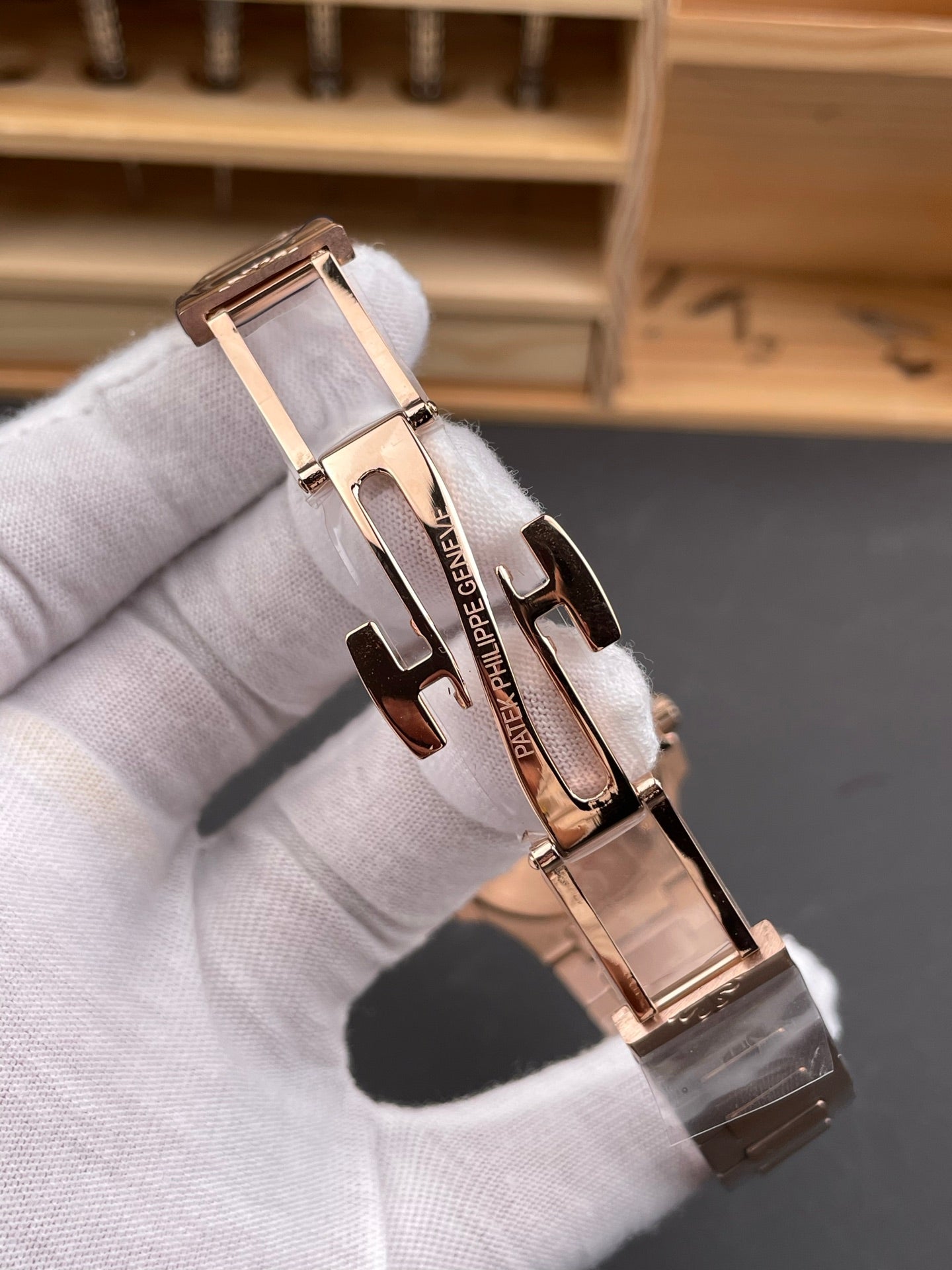 Patek Philippe Ladies’ Nautilus 7010/1R-013 – Rose Gold, Purple Dial, Diamond-Set Bezel