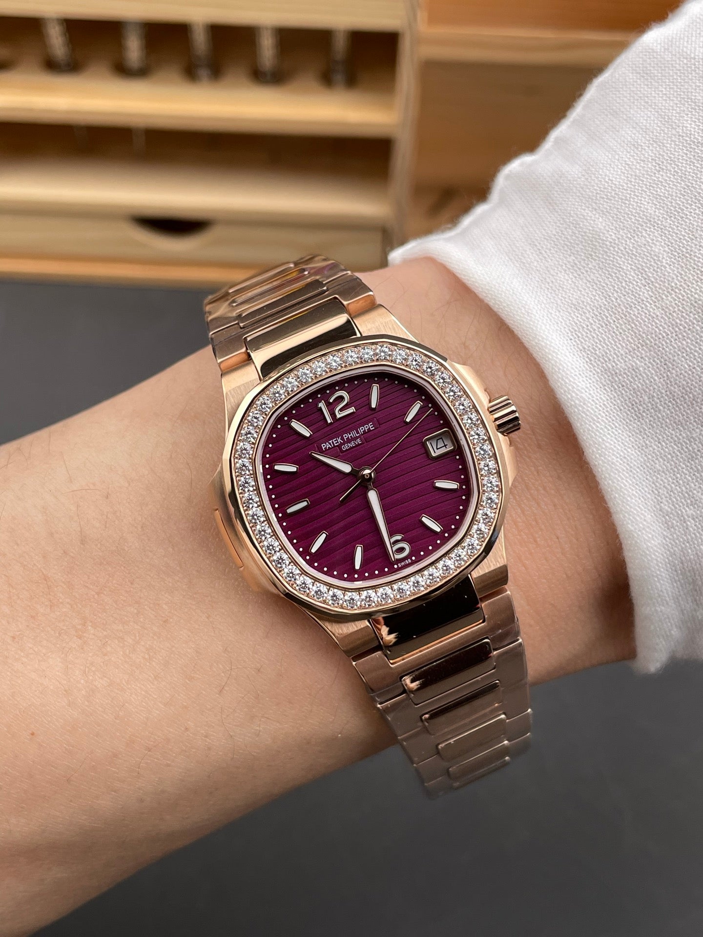Patek Philippe Ladies’ Nautilus 7010/1R-013 – Rose Gold, Purple Dial, Diamond-Set Bezel