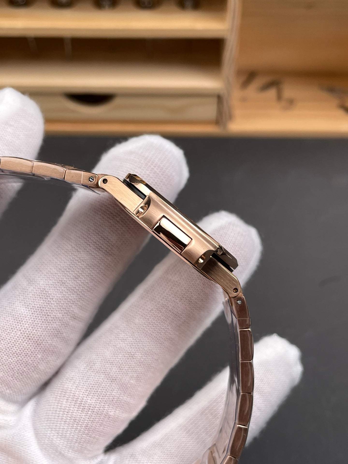 Patek Philippe Ladies’ Nautilus 7010/1R-013 – Rose Gold, Purple Dial, Diamond-Set Bezel