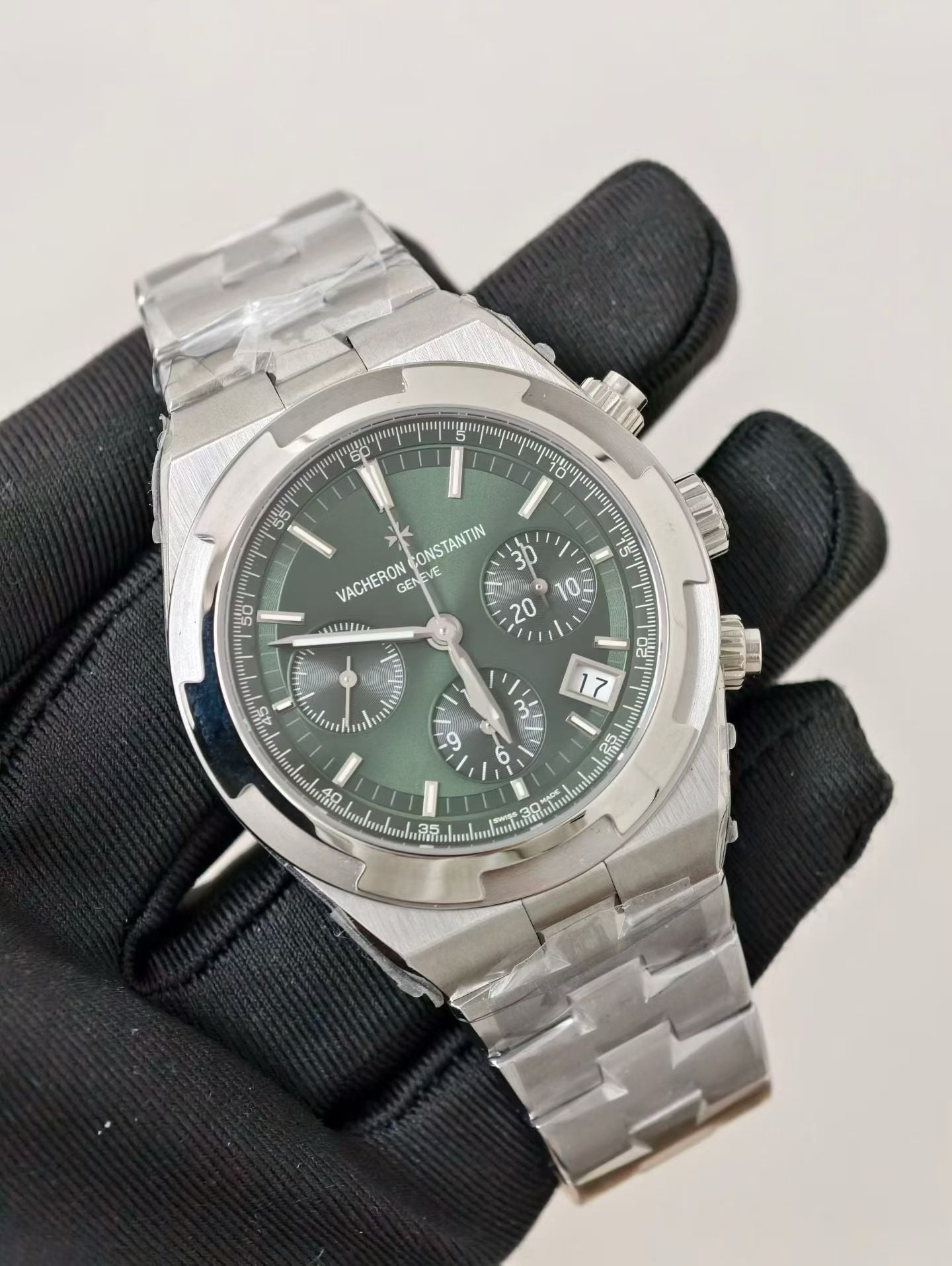 Vacheron Constantin Overseas Chronograph – Stainless Steel, Green Dial