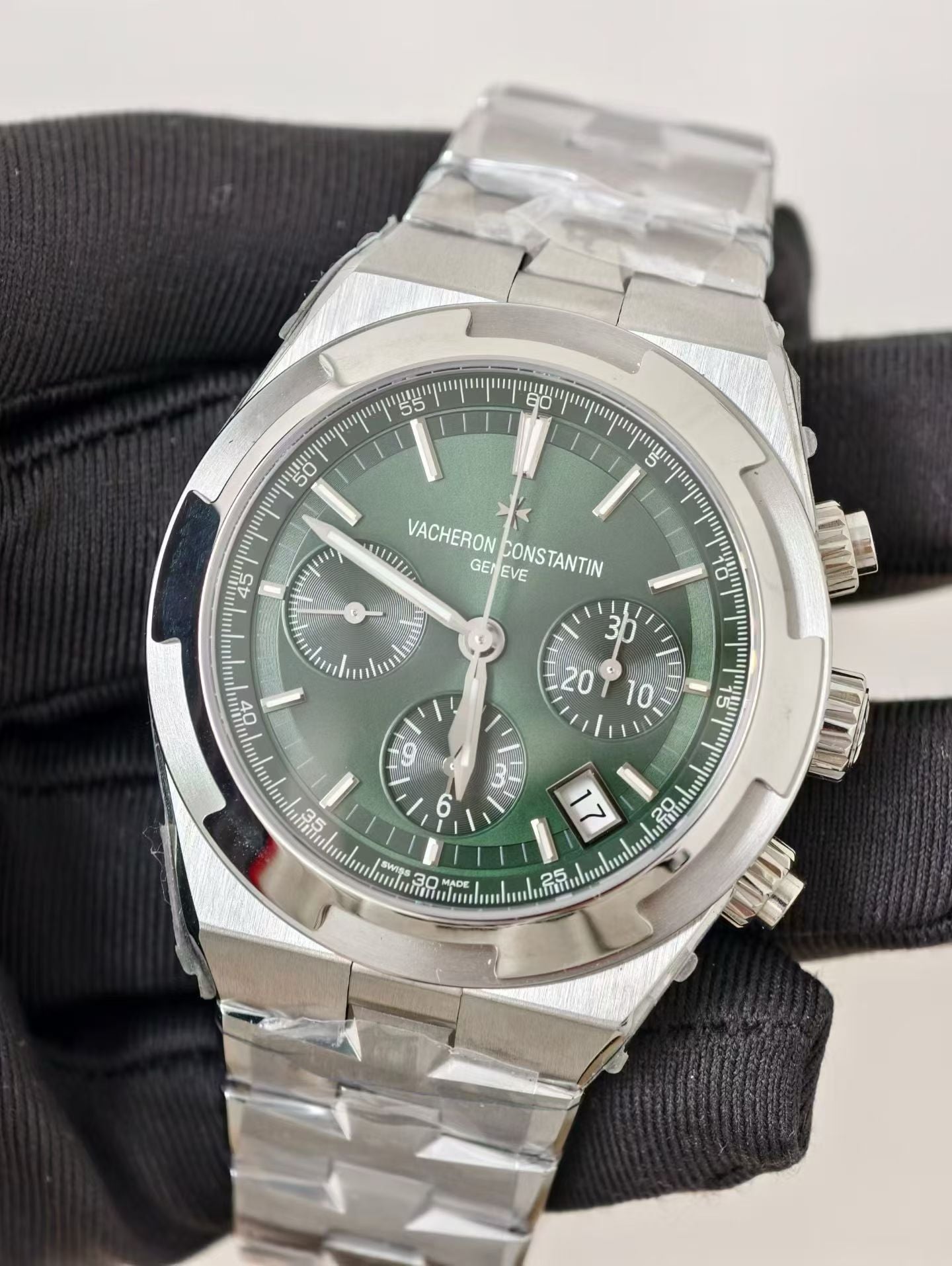 Vacheron Constantin Overseas Chronograph – Stainless Steel, Green Dial