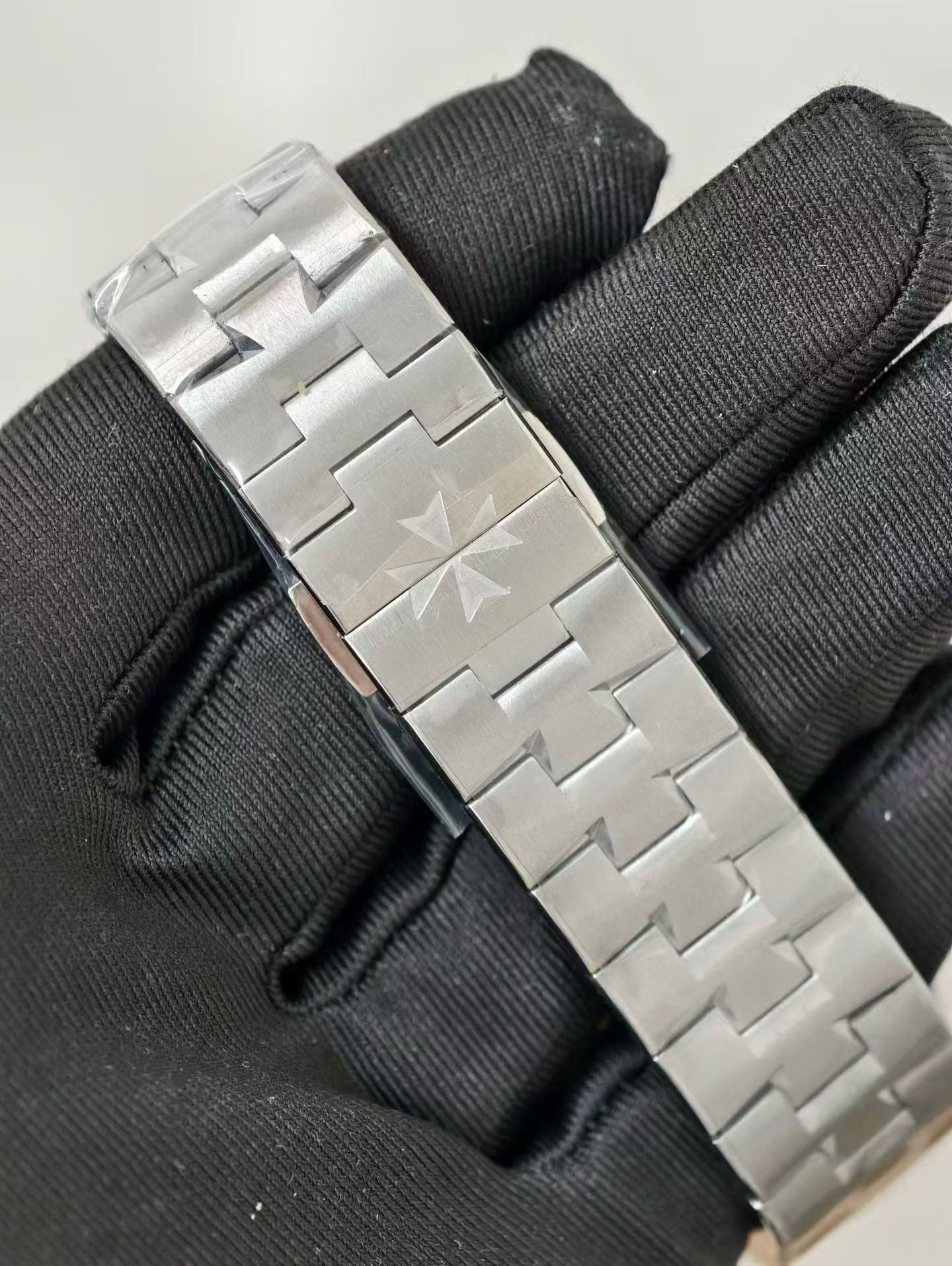 Vacheron Constantin Overseas Chronograph – Stainless Steel, Green Dial