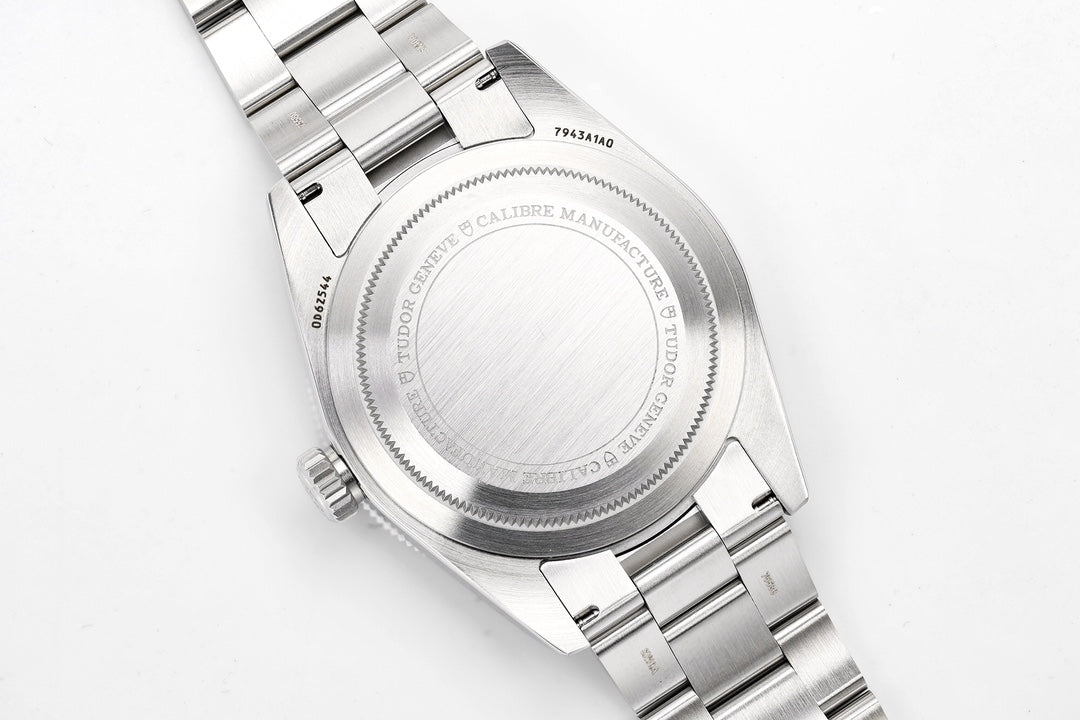 Tudor Black Bay 68 Automatic Watch – Silver Dial, Stainless Steel Bracelet