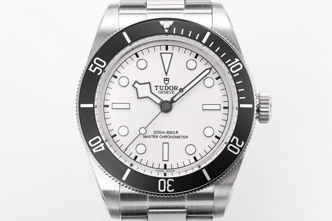 Tudor Black Bay 68 Automatic Watch – Silver Dial, Stainless Steel Bracelet