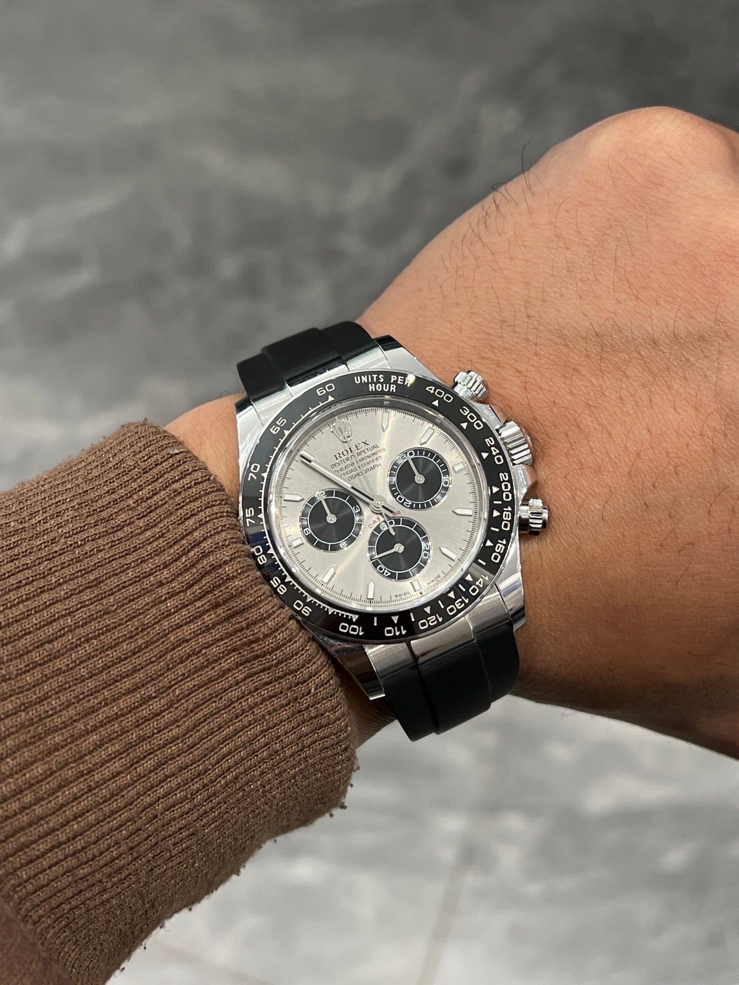 Rolex Oyster Perpetual Cosmograph Daytona in 18k White Gold with Steel/Silver Dial on Black Oysterflex Bracelet