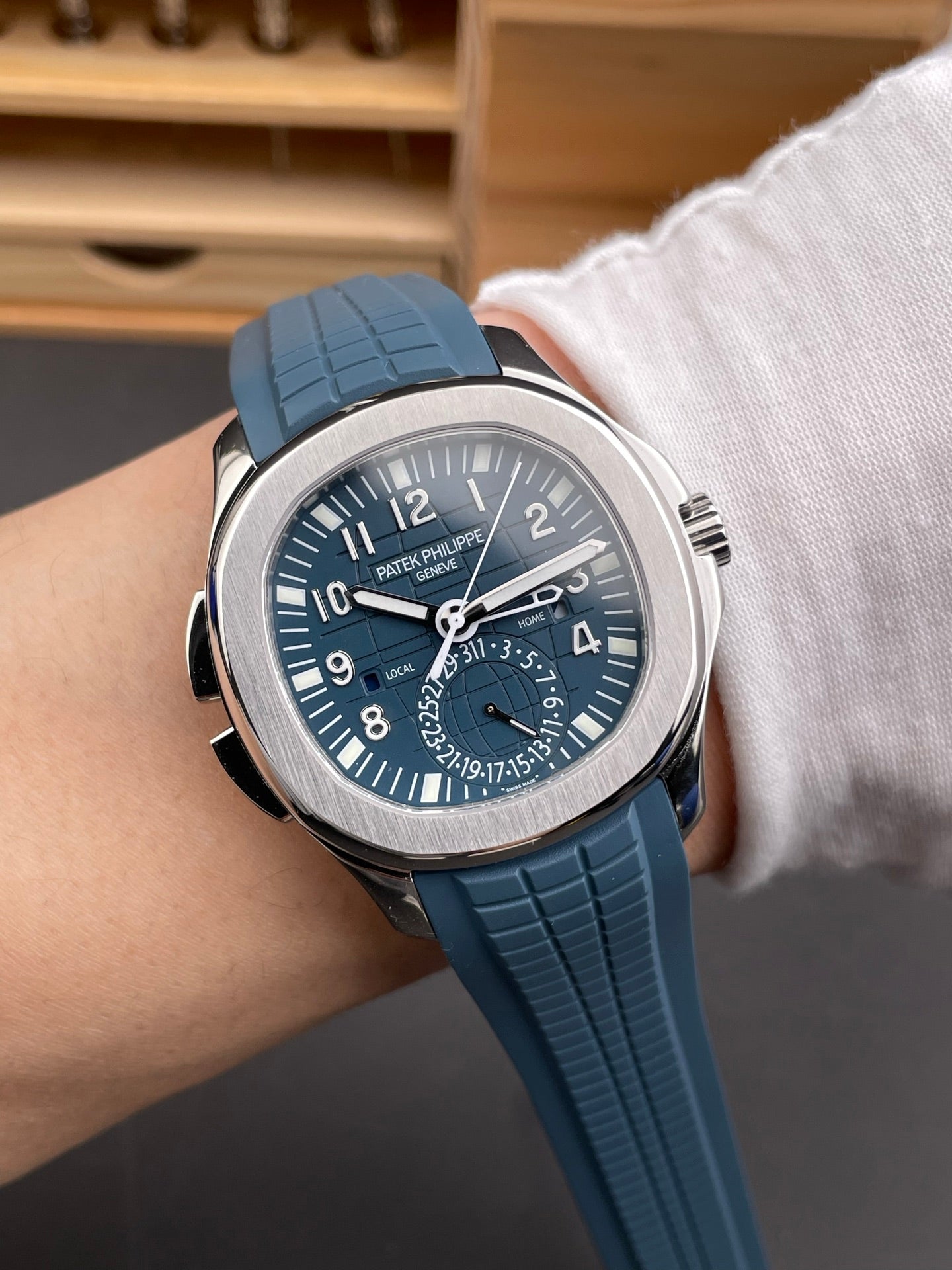 Patek Philippe Aquanaut Travel Time 5164G-001 White Gold Watch