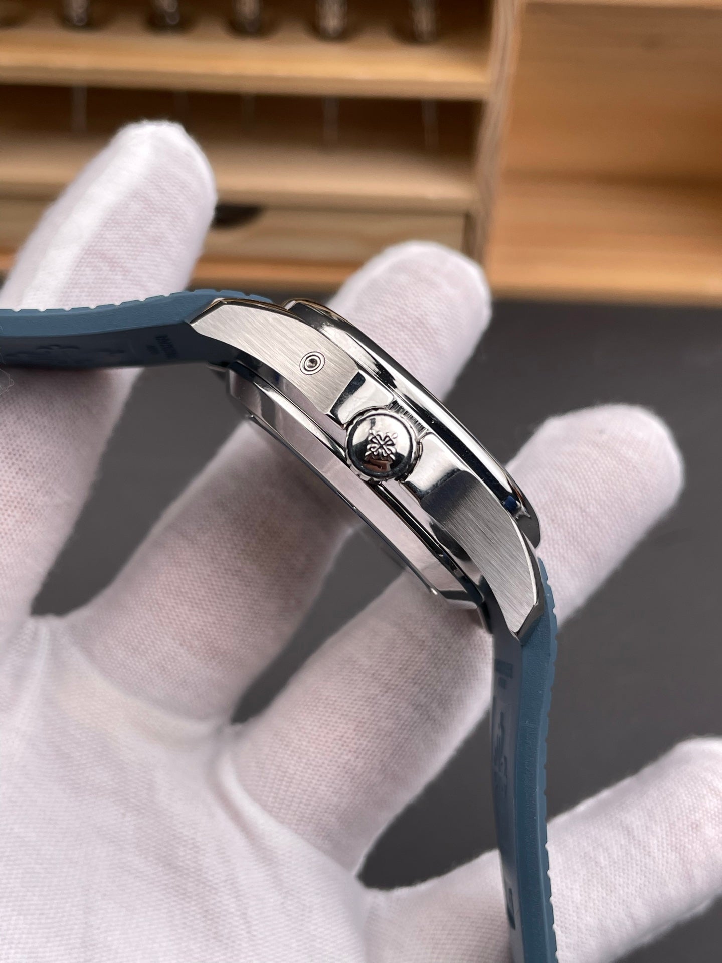 Patek Philippe Aquanaut Travel Time 5164G-001 White Gold Watch