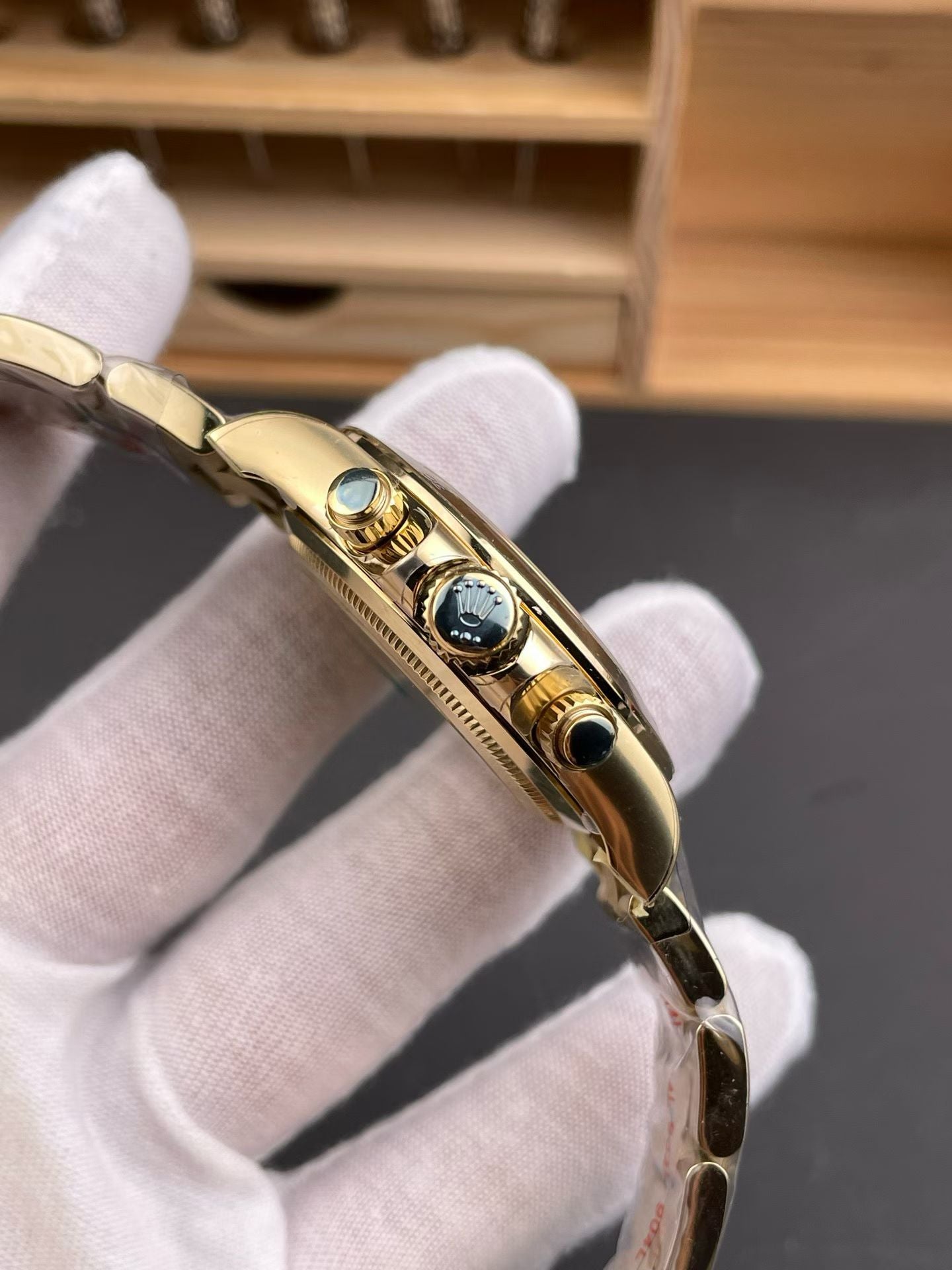 Rolex Cosmograph Daytona in Yellow Gold with Green Dial & Arabic Numerals