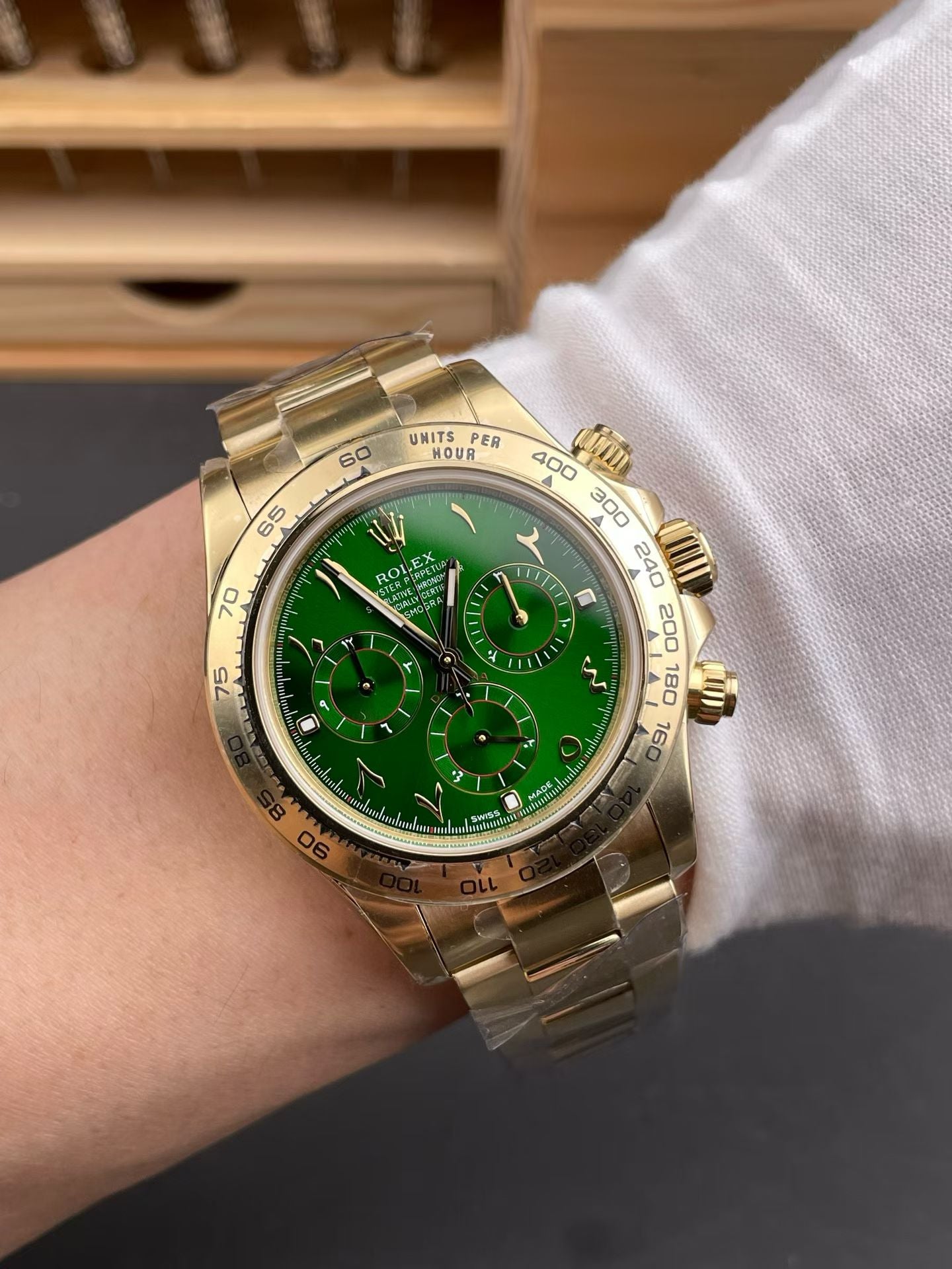 Rolex Cosmograph Daytona in Yellow Gold with Green Dial & Arabic Numerals