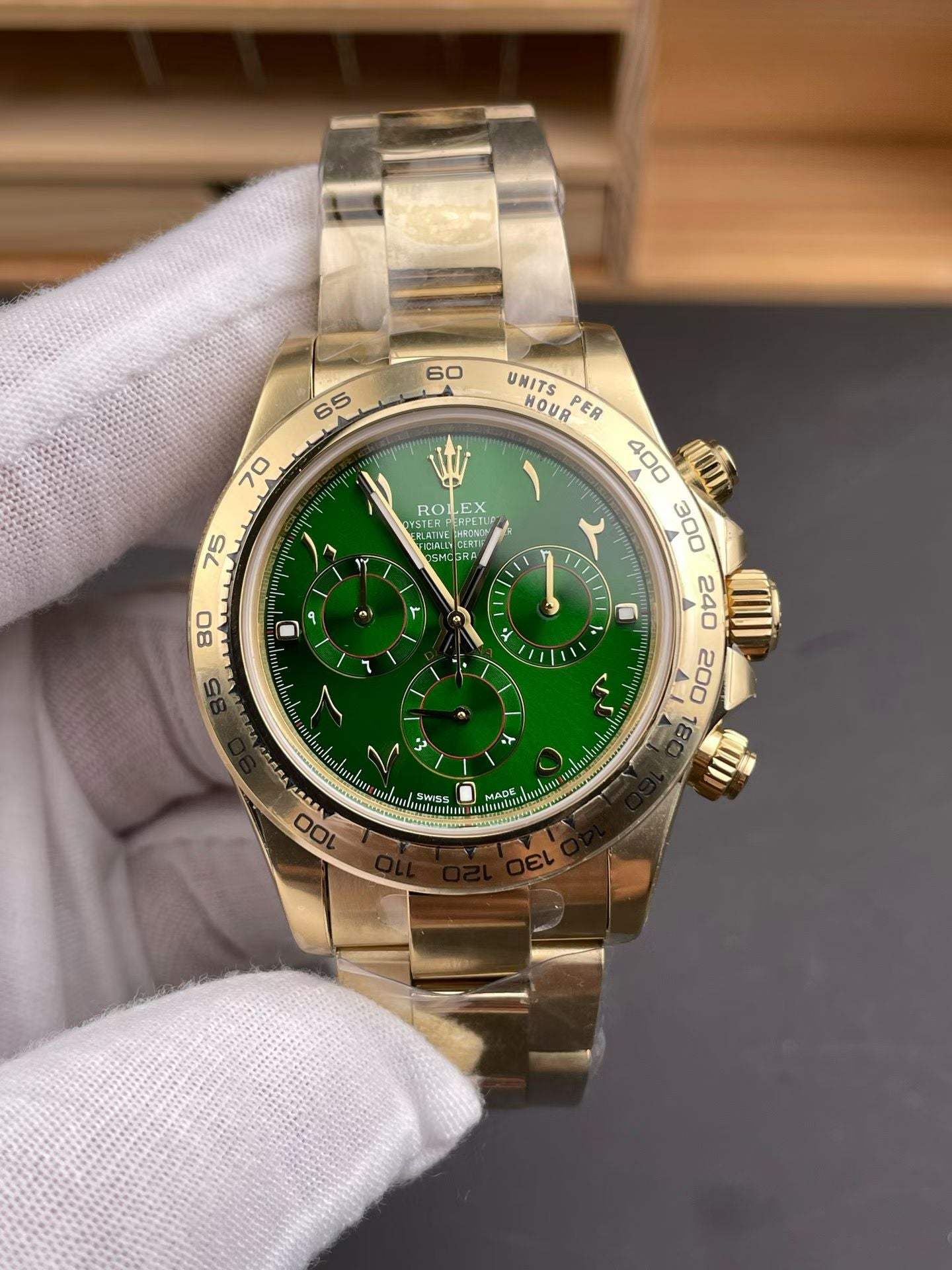 Rolex Cosmograph Daytona in Yellow Gold with Green Dial & Arabic Numerals