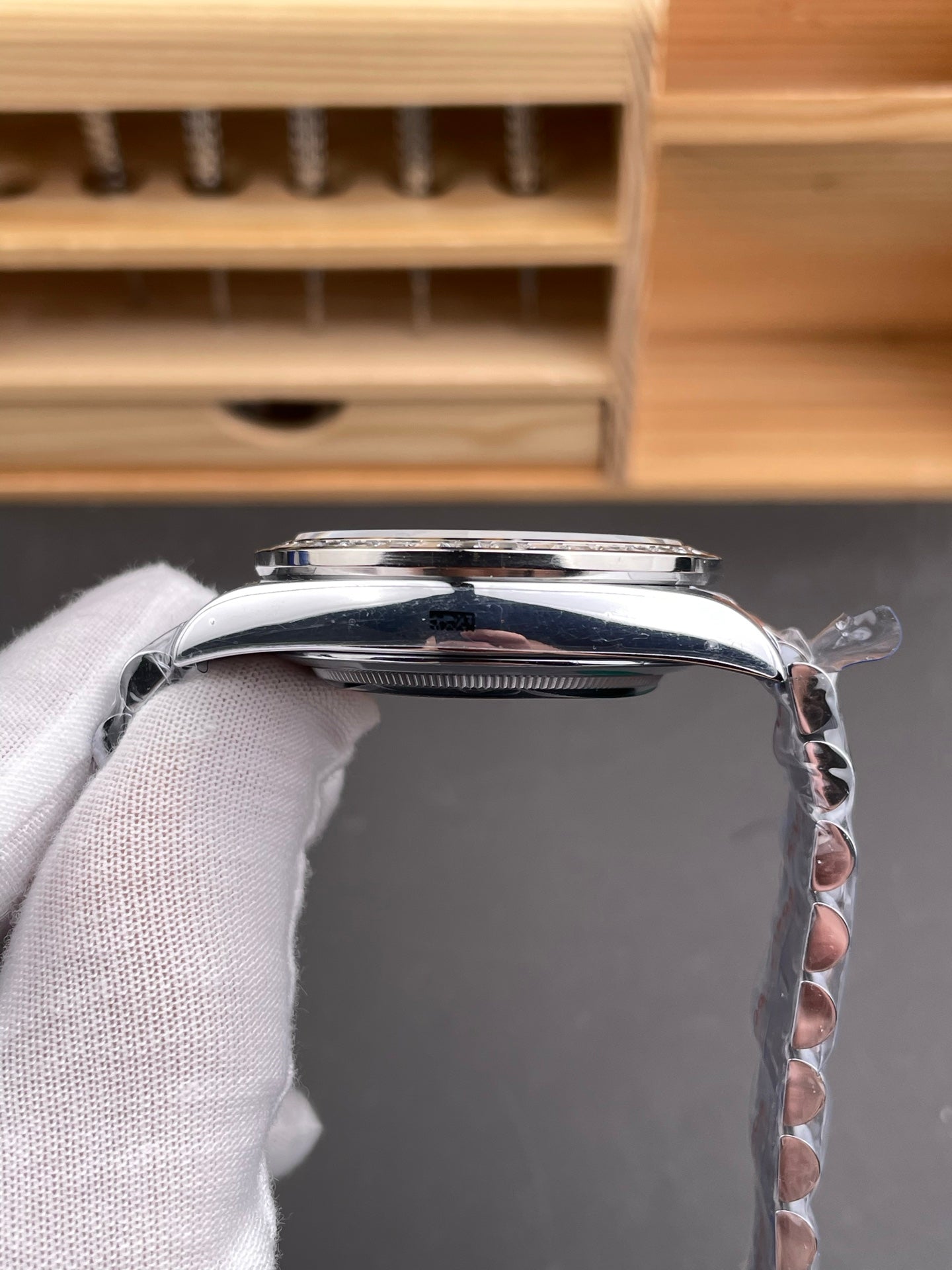 Rolex Day-Date 40 Platinum Watch – Diamond Bezel & Olive Green Dial