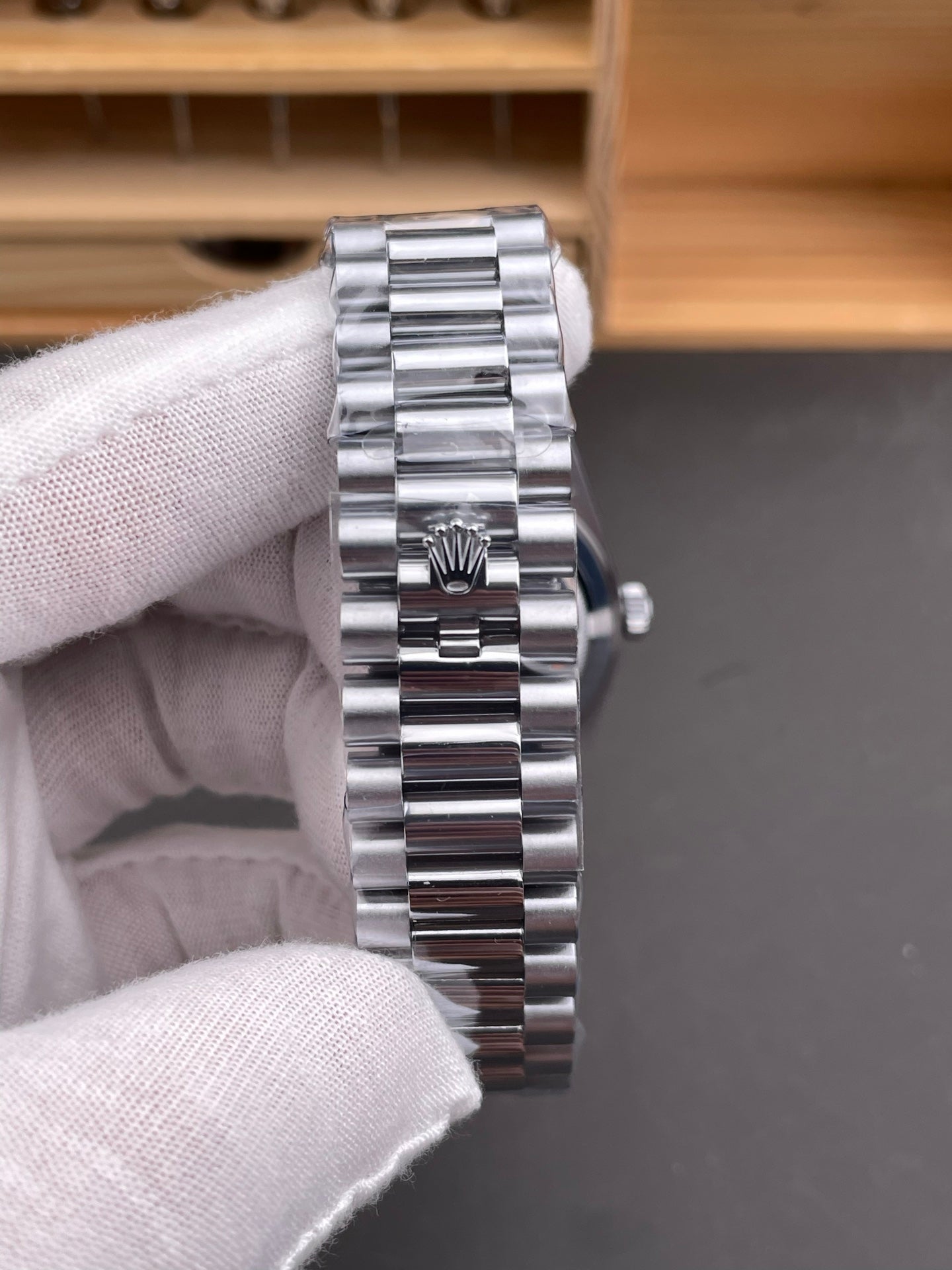 Rolex Day-Date 40 Platinum Watch – Diamond Bezel & Olive Green Dial