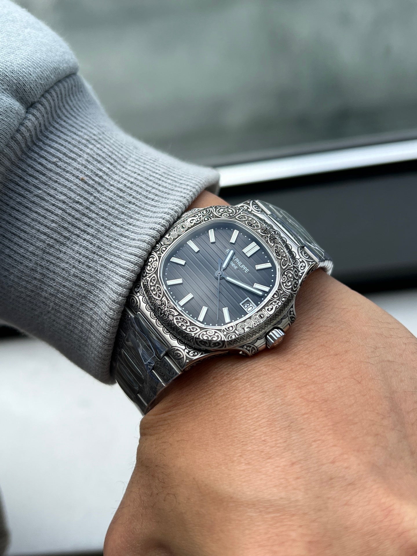 Patek Philippe Nautilus Hand-Engraved Unique Piece – Rare Luxury Collector’s Watch