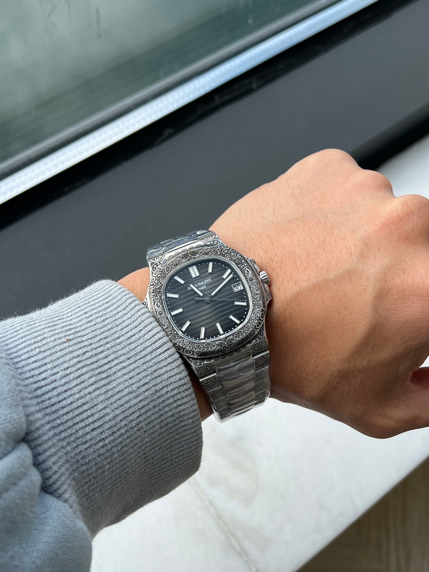 Patek Philippe Nautilus Hand-Engraved Unique Piece – Rare Luxury Collector’s Watch