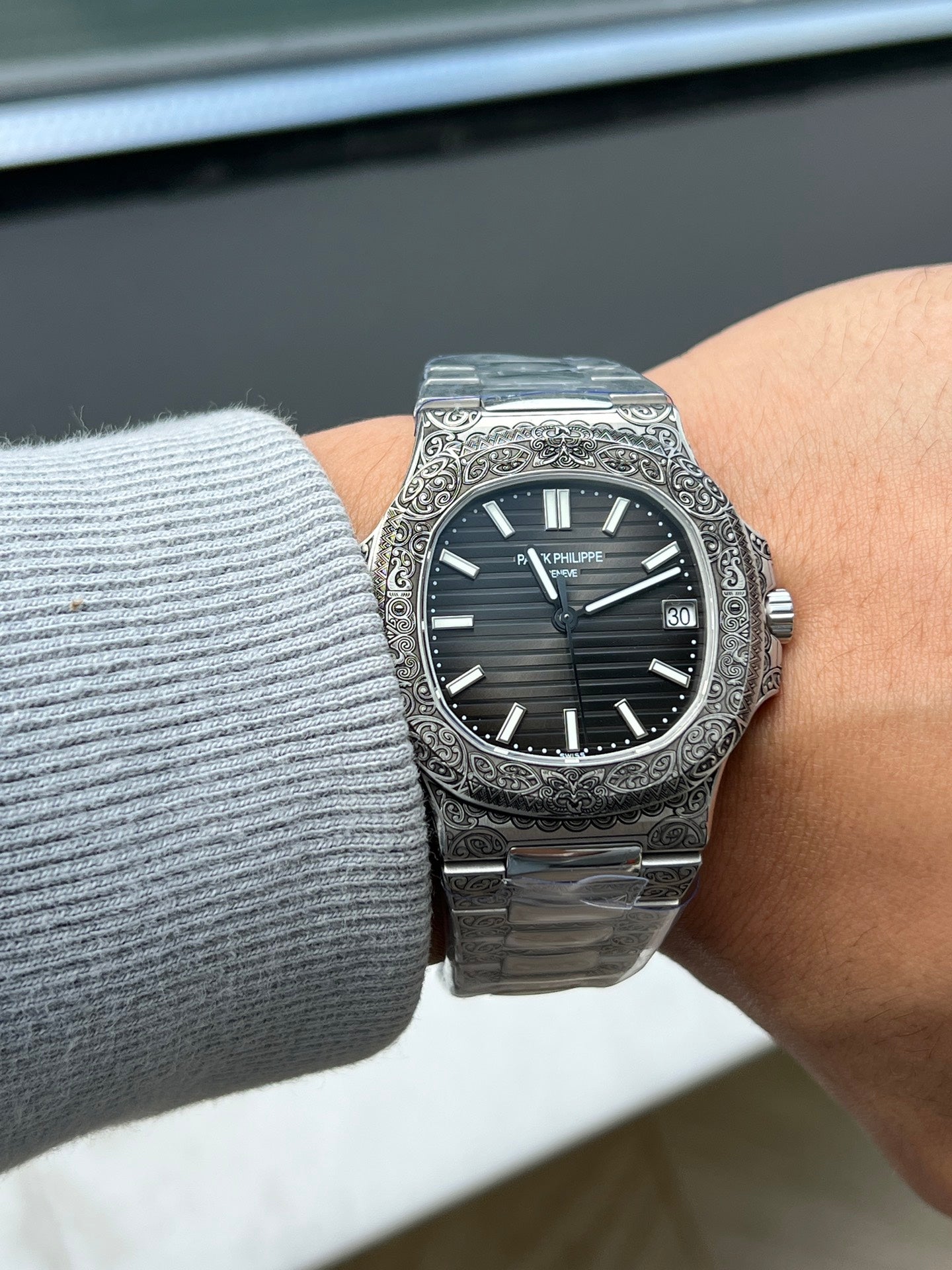 Patek Philippe Nautilus Hand-Engraved Unique Piece – Rare Luxury Collector’s Watch