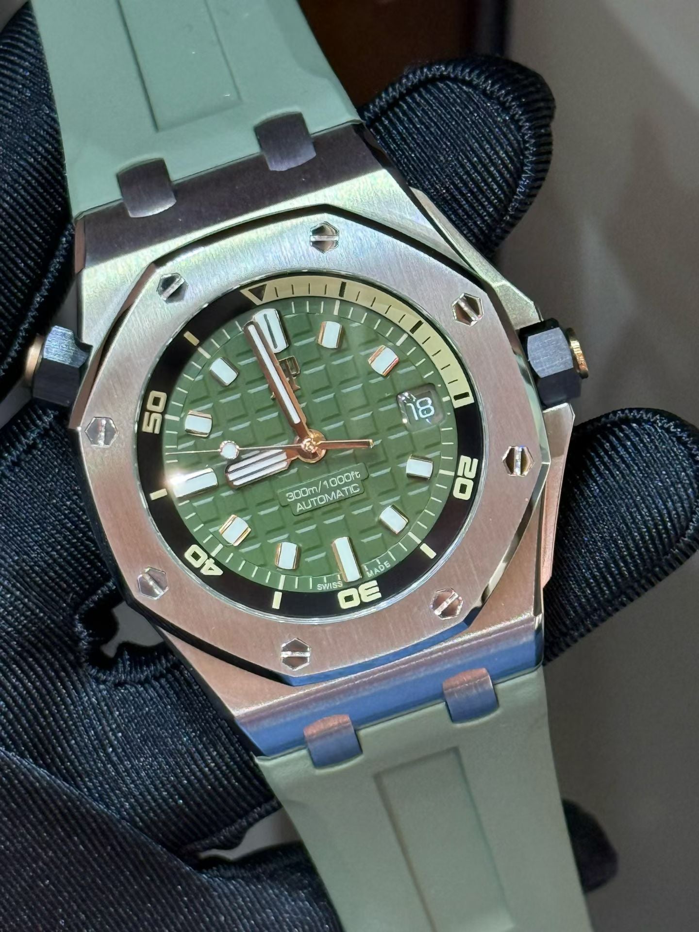 Audemars Piguet Royal Oak Offshore Diver 15720ST Khaki