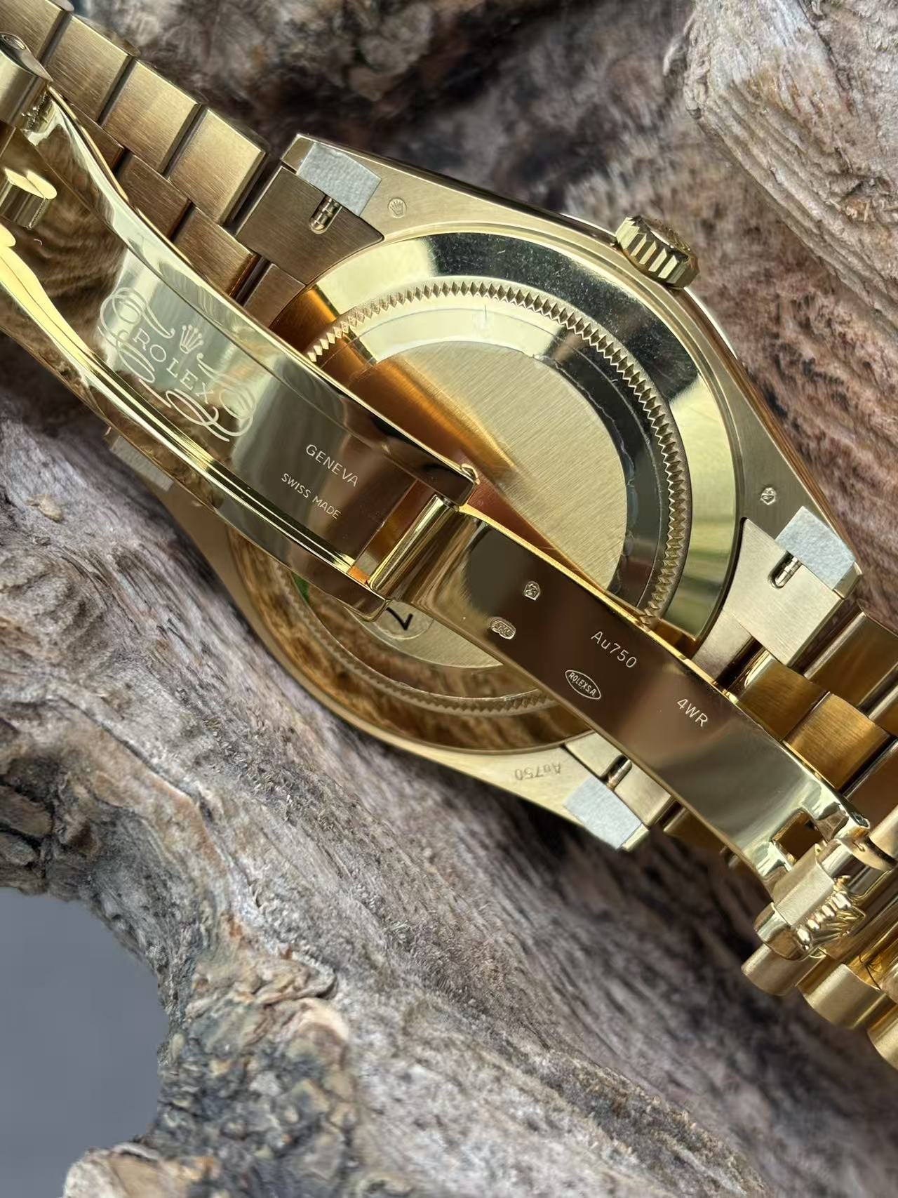 Rolex Day-Date Yellow Gold Mother-of-Pearl Diamond Dial