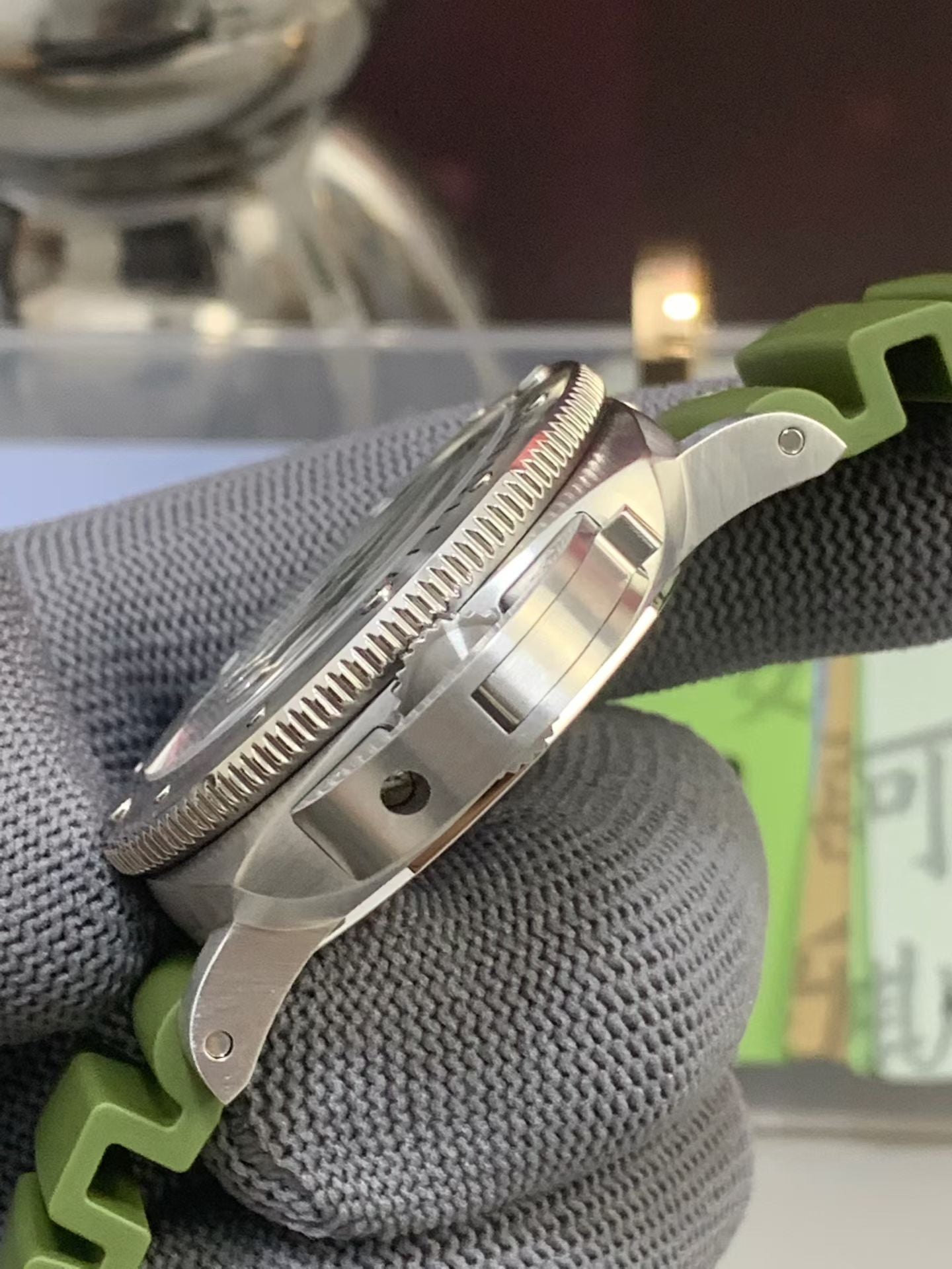 Panerai Submersible Verde Militare 42mm PAM01055