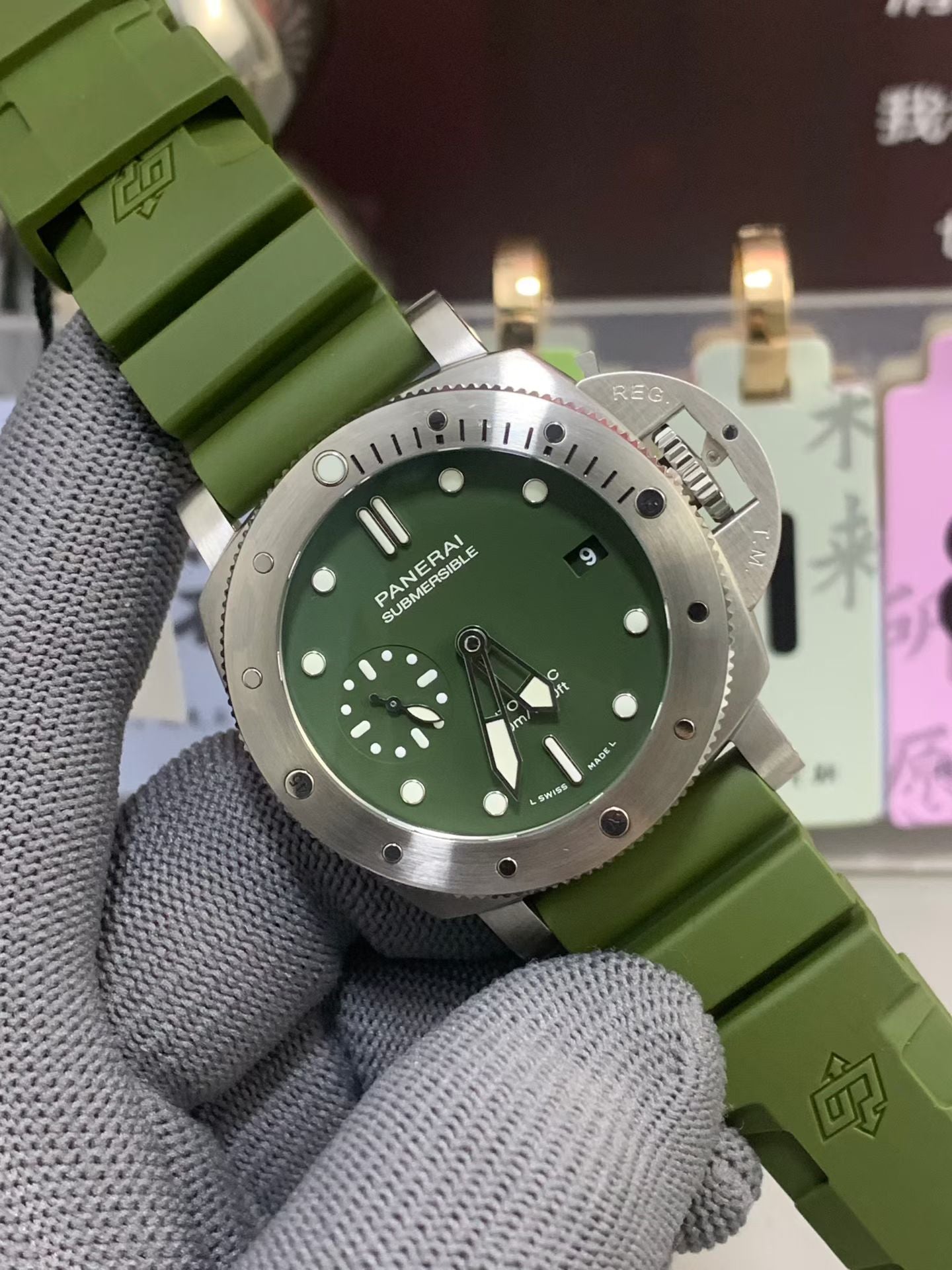 Panerai Submersible Verde Militare 42mm PAM01055