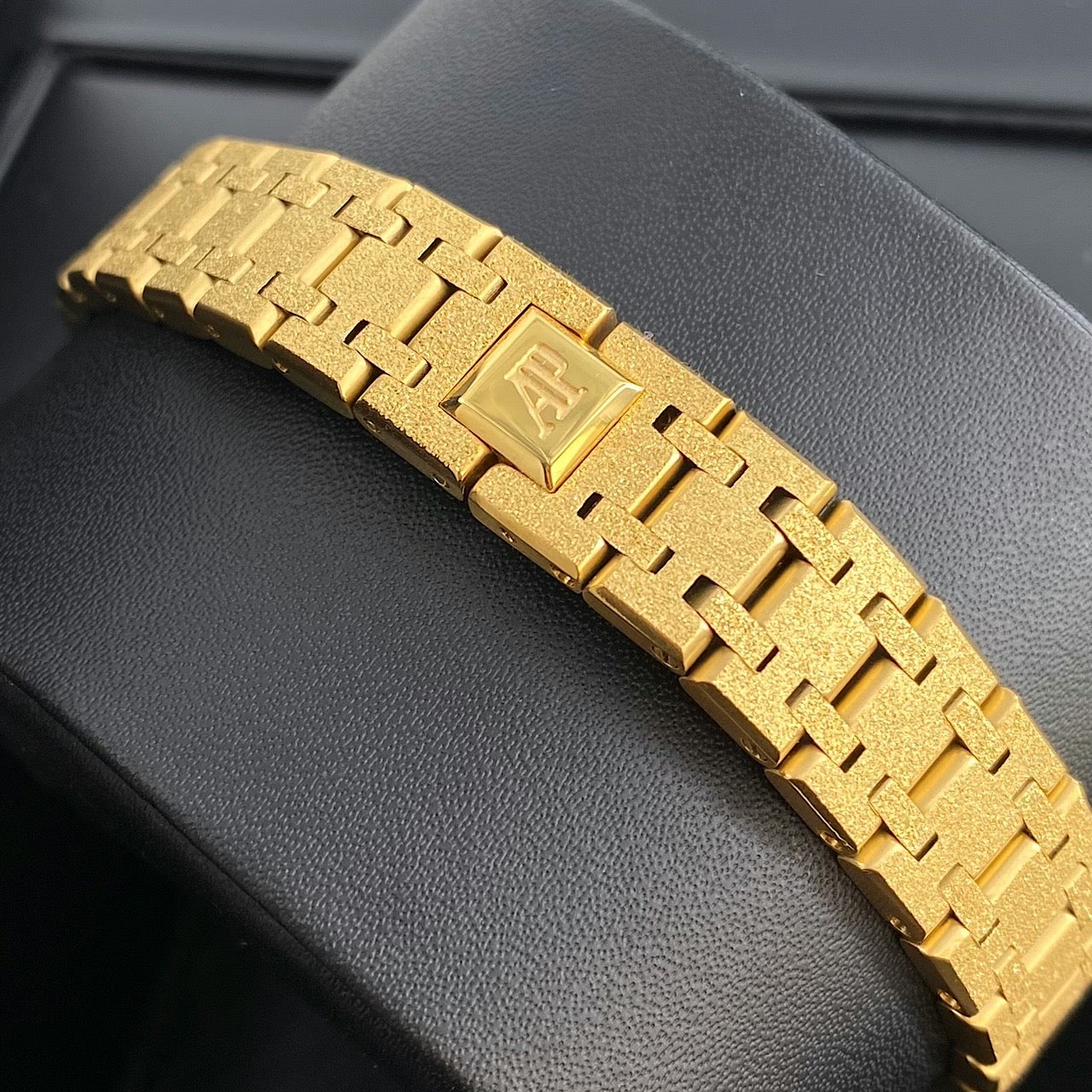 Audemars Piguet Royal Oak Mini Frosted Gold Quartz 18K Yellow Gold Watch