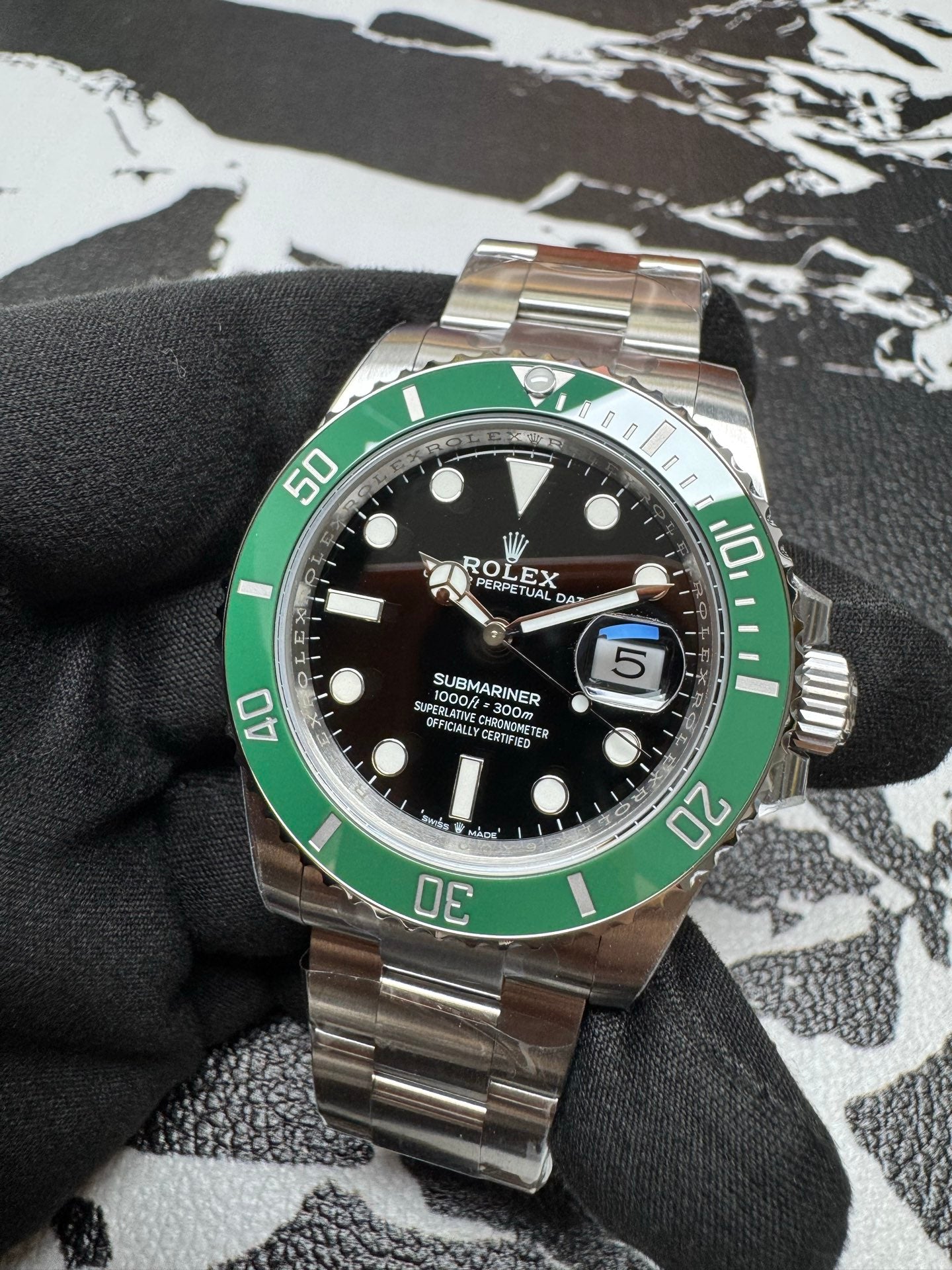 Rolex Submariner Date 126610LV Starbucks Green Bezel