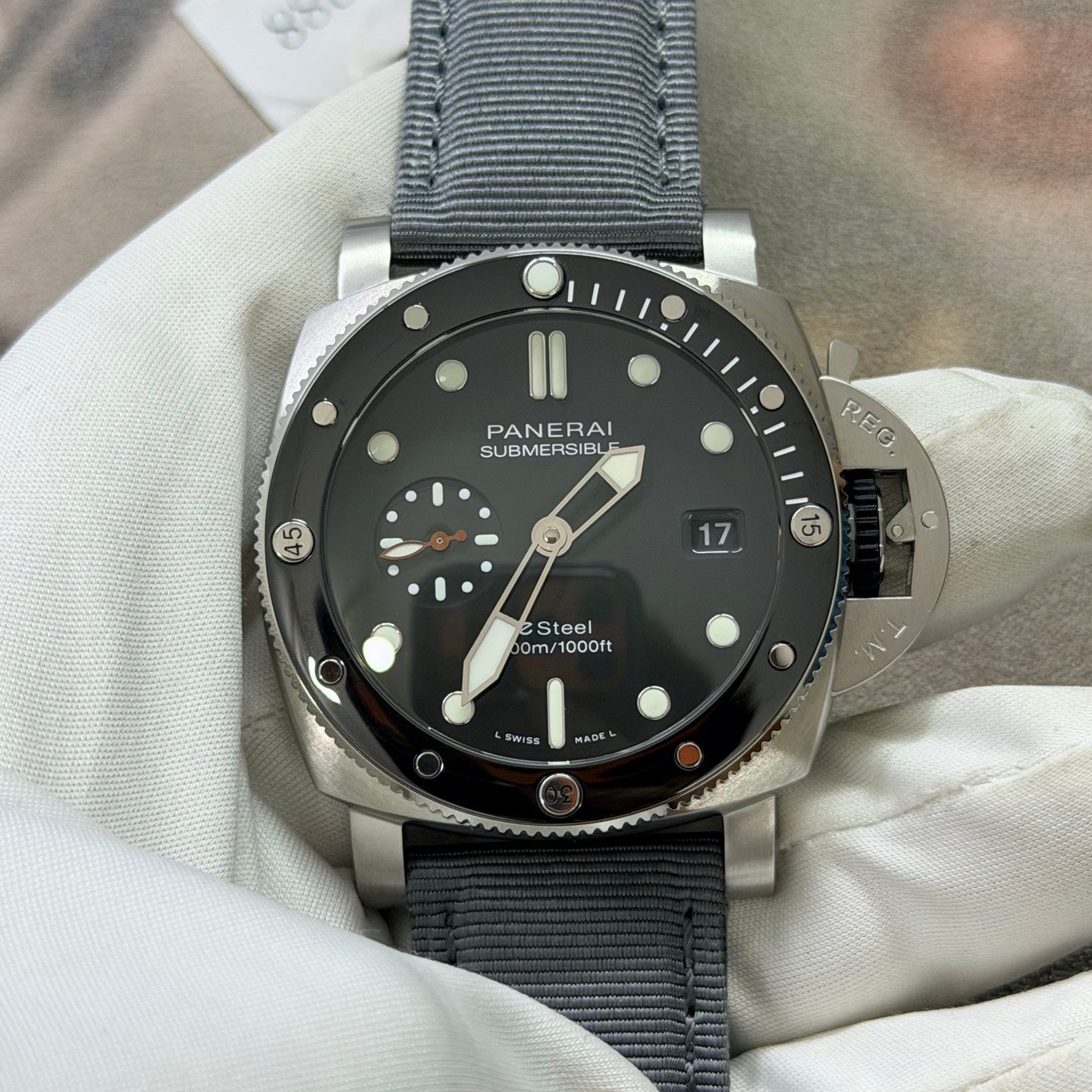 Panerai Submersible QuarantaQuattro Grigio Roccia Grey Dial Luxury Dive Watch