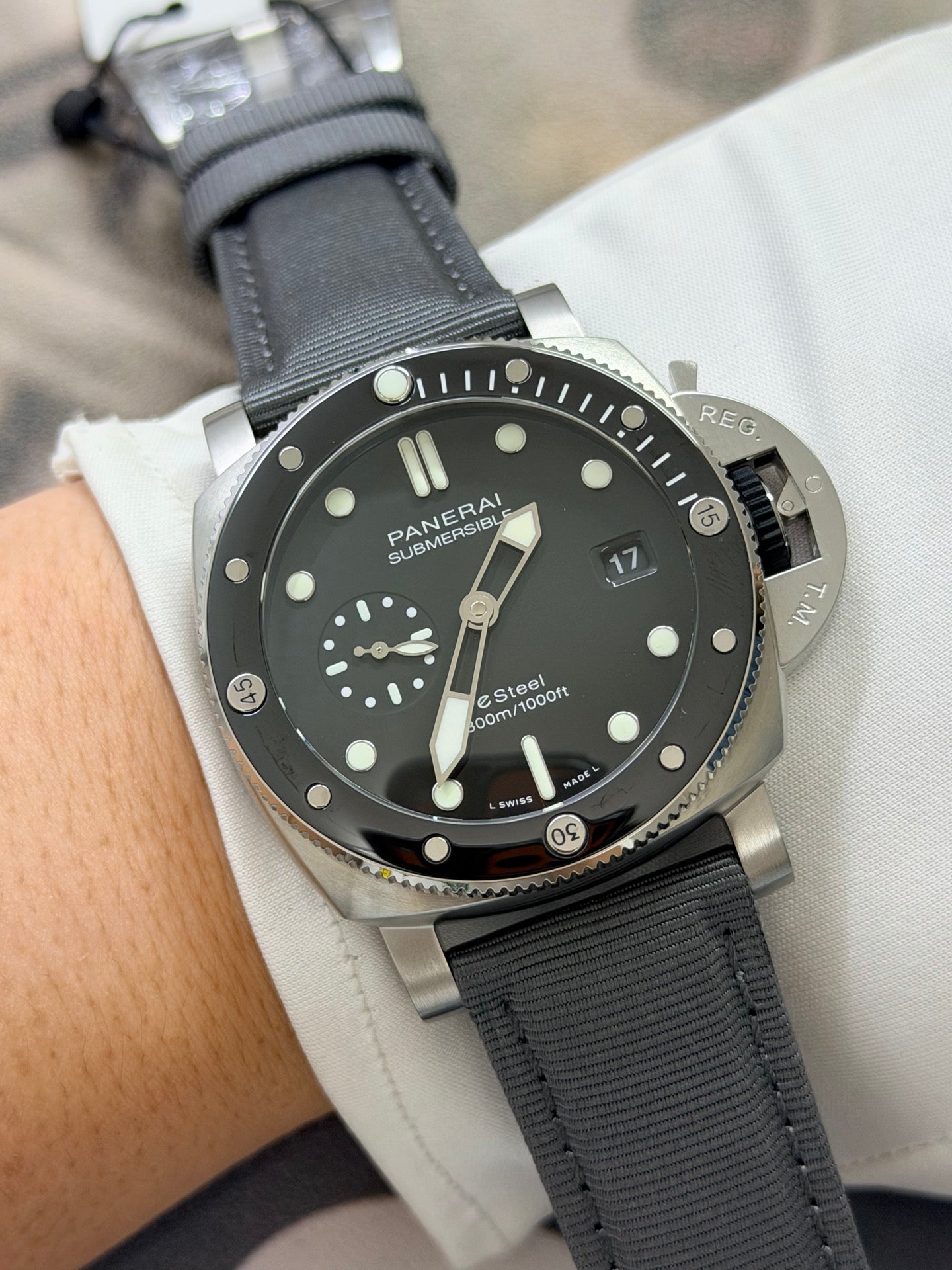 Panerai Submersible QuarantaQuattro Grigio Roccia Grey Dial Luxury Dive Watch