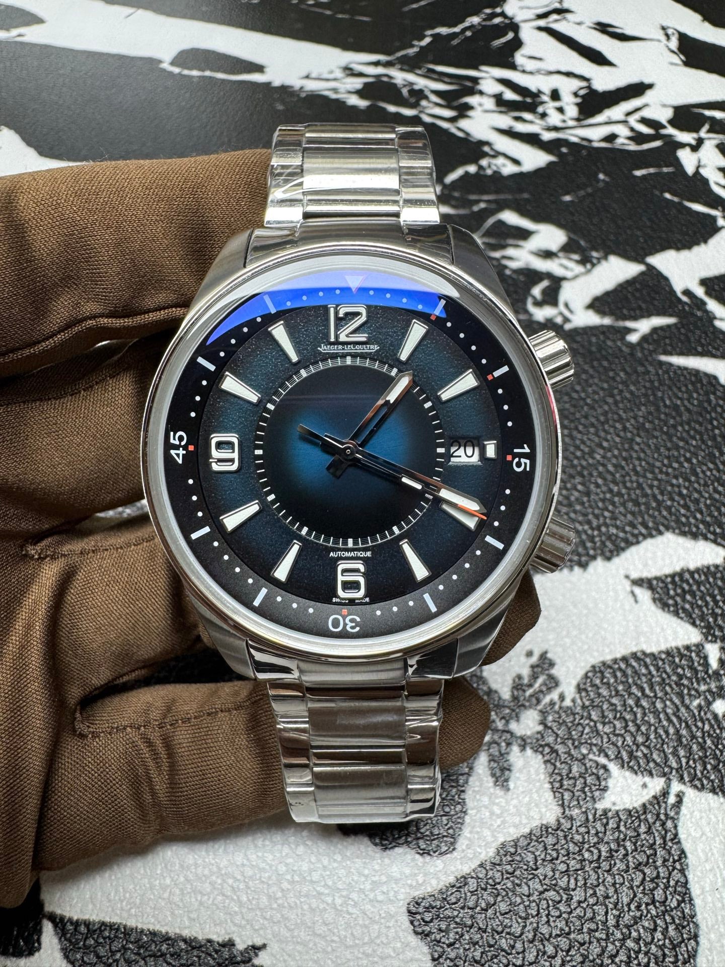 Jaeger-LeCoultre Polaris Mariner Date Stainless Steel Watch with Gradient Blue Dial
